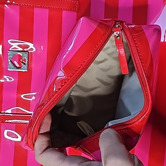 Kate Spade New York Patent Leather Pammy Tote with Cosmetic bag. - Picture 9 of 9